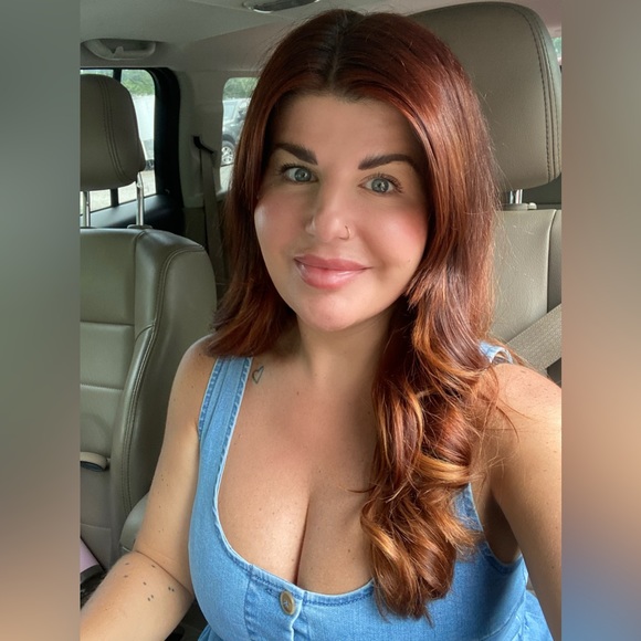 Meet your Posher, Stephanie - Picture 2 of 6